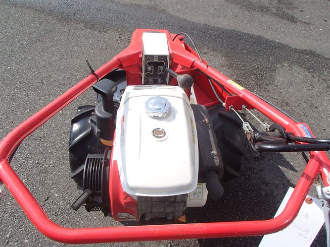 草刈機 YRM821 写真４